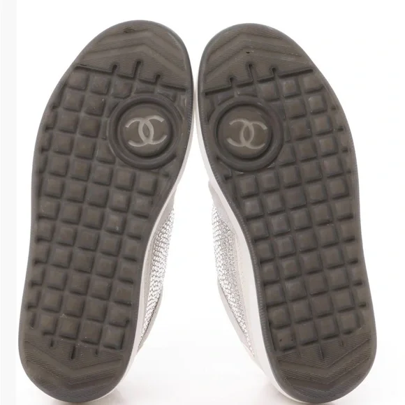 Chanel Suede Low Top Sneakers From the Cruise 2023 Collection by Virginie Viard - Picture 5 of 10